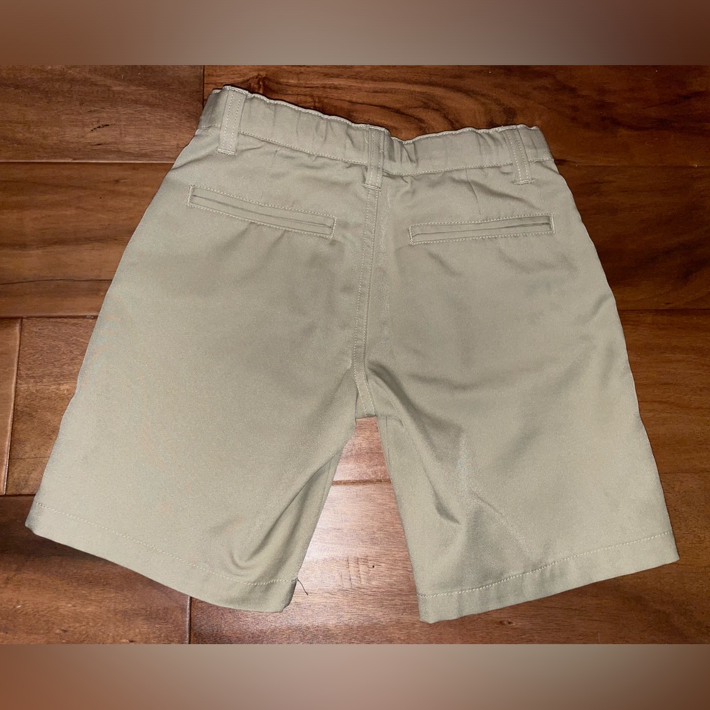 2 Pairs Boys’ Flat Front Stretch Performance Shorts-khaki
Size 6 - Picture 3 of 11